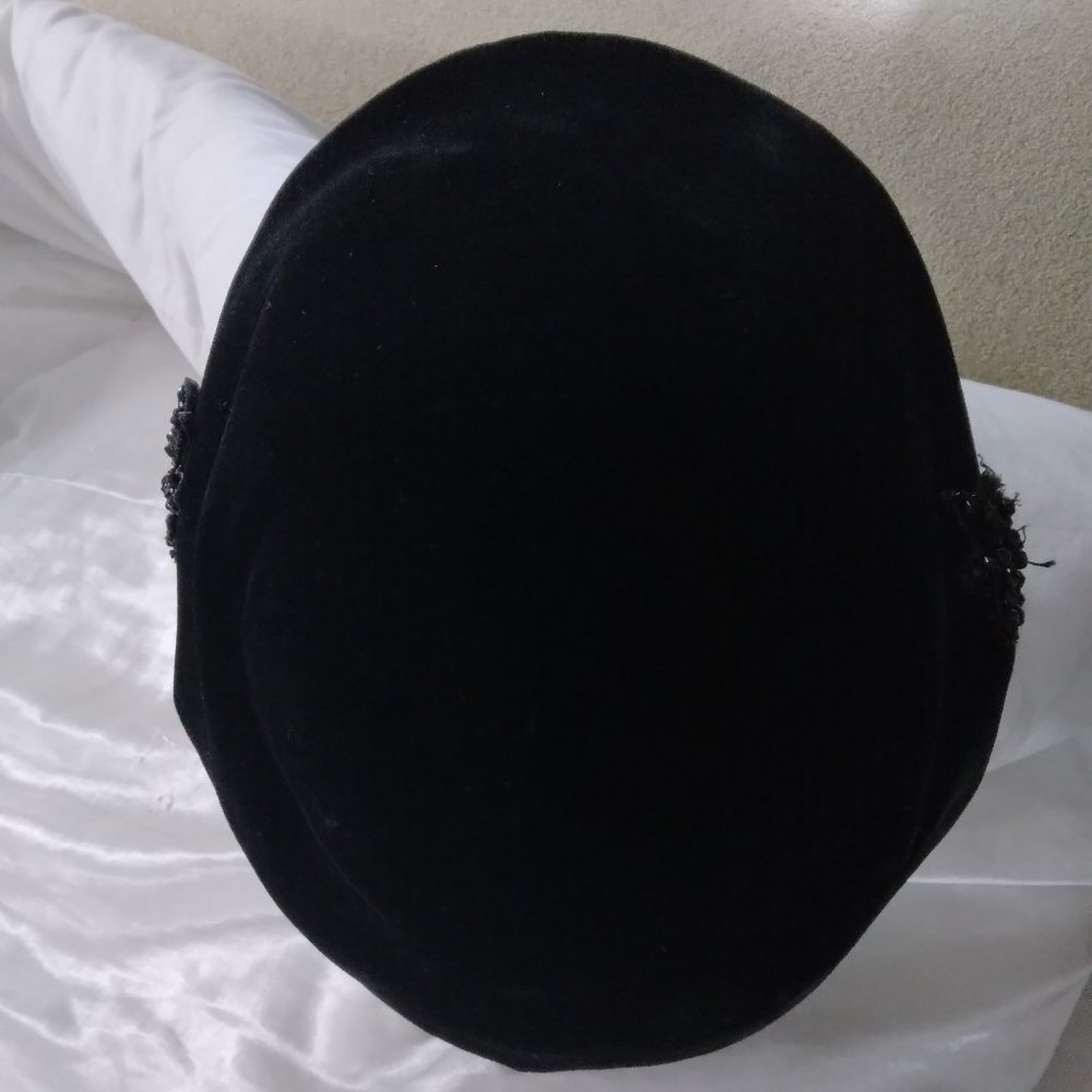 Vintage White House Black Market black velvet capelet with Debette Cloche Hat - Picture 7 of 12